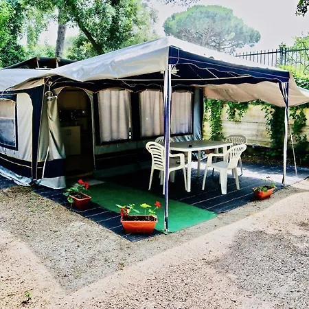 Κάμπινγκ Olaszelmeny Caravans *