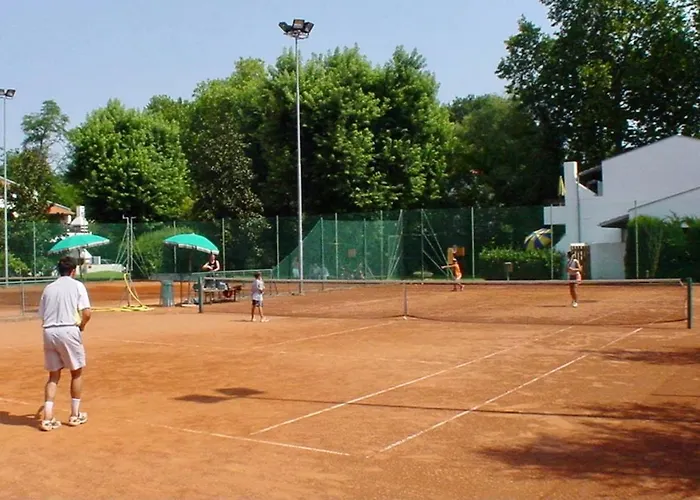 Olaszelmeny Caravans Campsite *