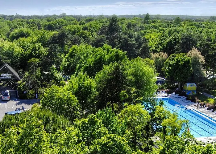 Campsite Olaszelmeny Caravans *